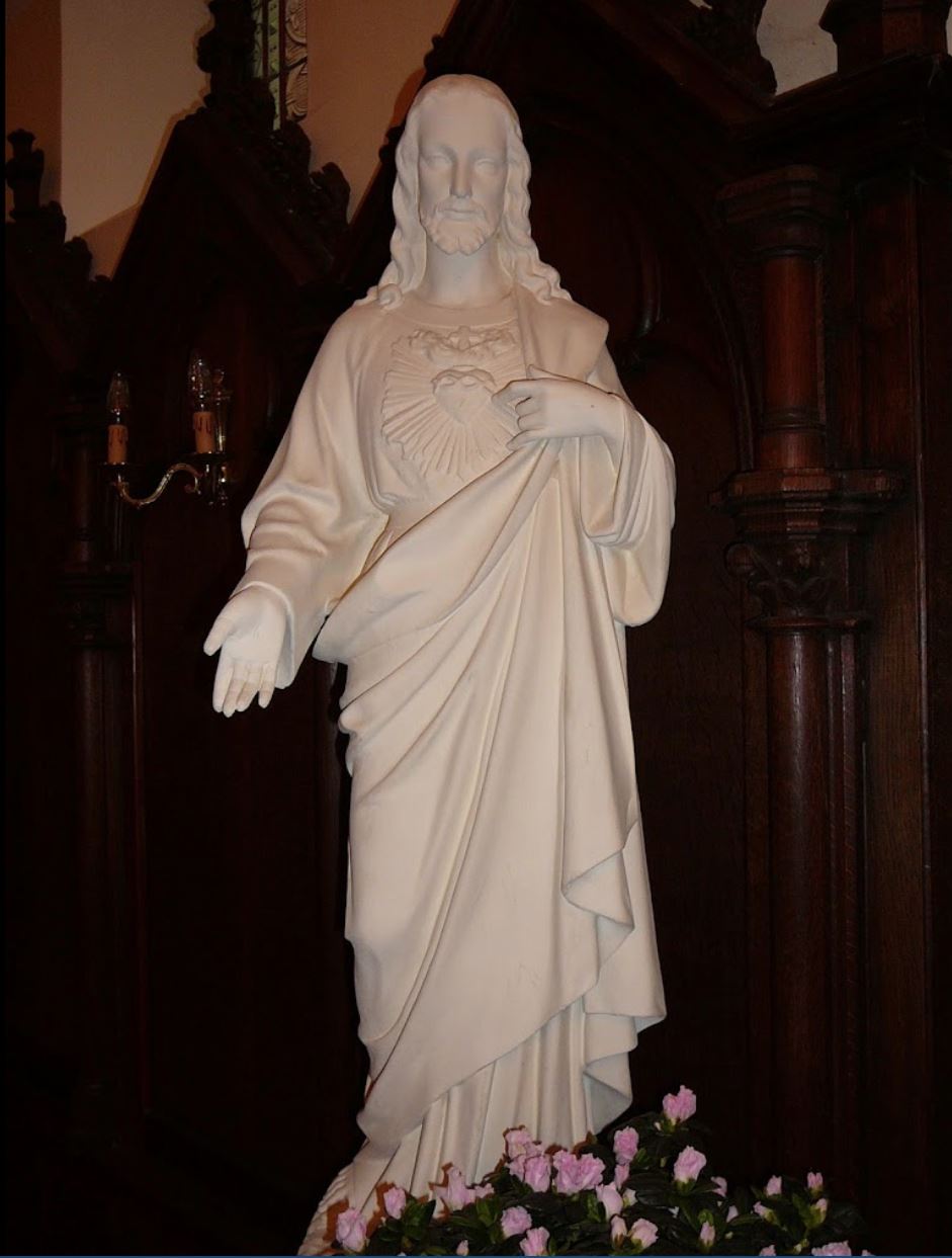 Statue du Sacre Coeur a Pontoise